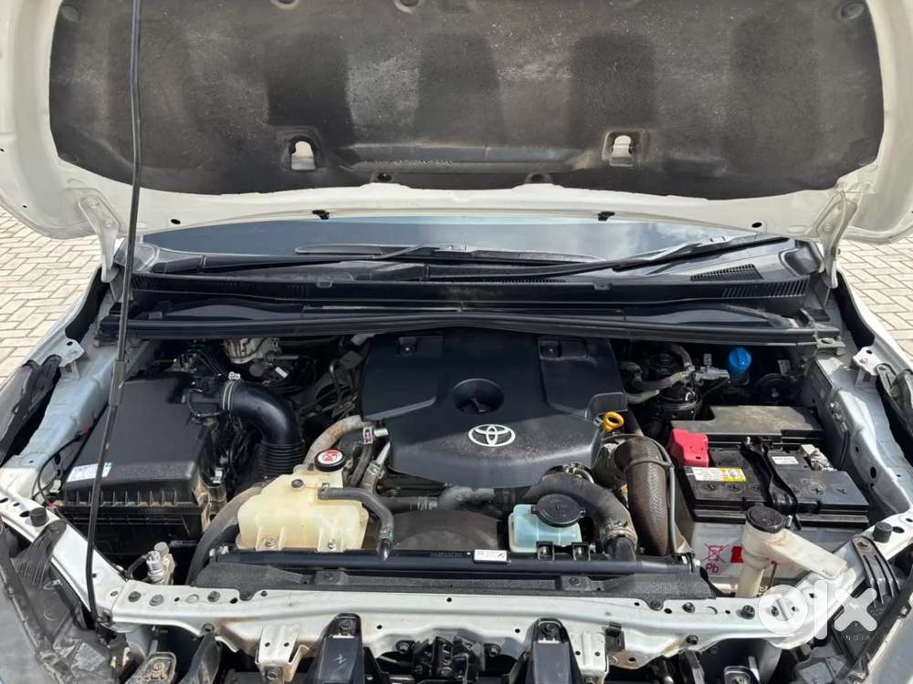Toyota Innova Crysta [2020-ongoing] 2.4 Vx 8 Str, 2025, Diesel