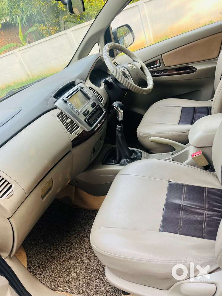 Toyota Innova 2.5 Vx 8 Seater Bs Iv, 2012, Diesel