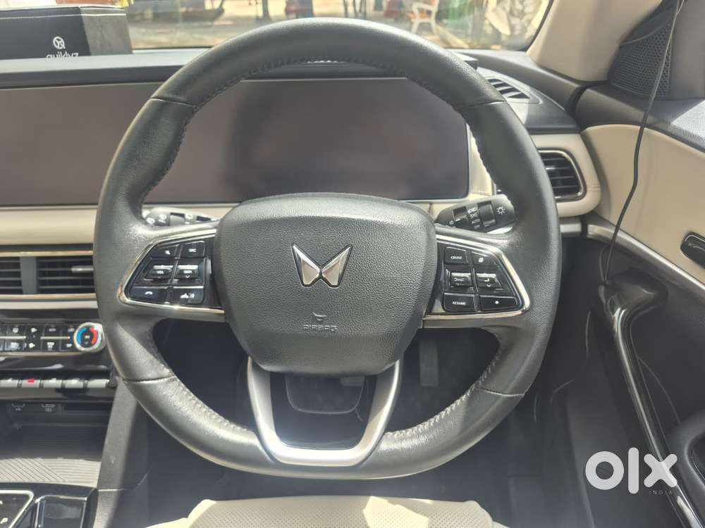 Mahindra Xuv700 2.0 Ax 7 Petrol At Str, 2024, Petrol