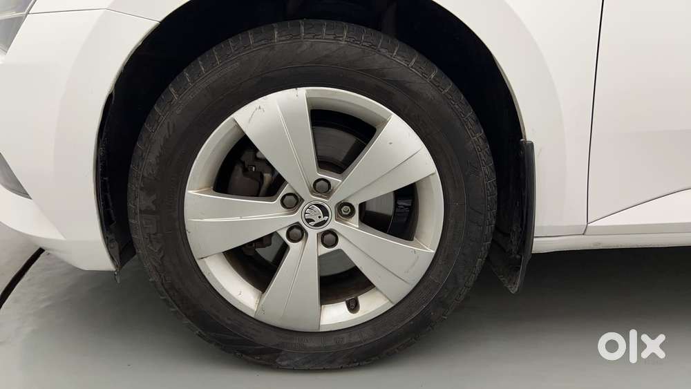 Skoda Superb [2014-2016] 1.8 Style Tsi At, 2017, Petrol