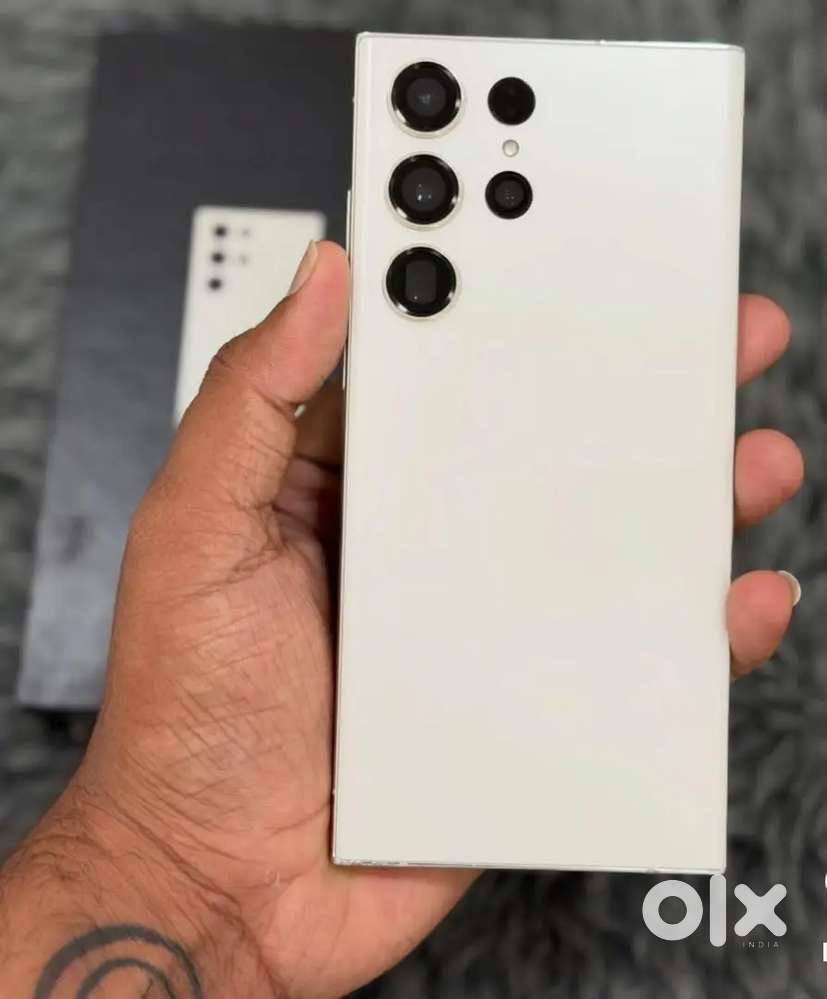 Selling s23 ultra in white color