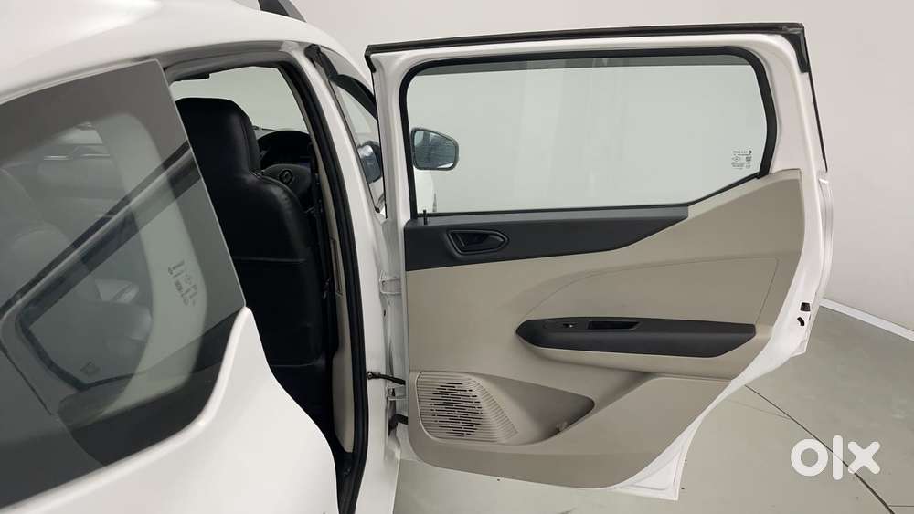 Renault Triber Rxt, 2022, Petrol