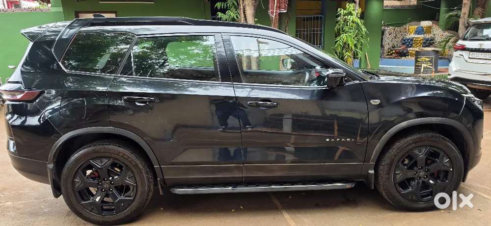 Tata Safari Dark Edition At 2025