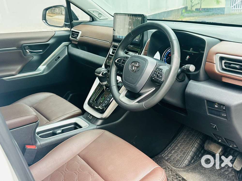 Toyota Innova Hycross 2.0 Zx (o) Hybrid 7 Str, 2025, Diesel