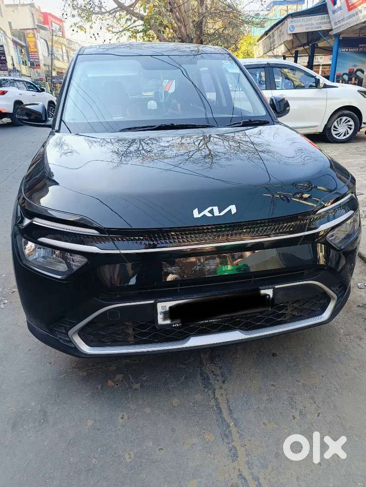 Kia Carens 2024 Petrol Well Maintained