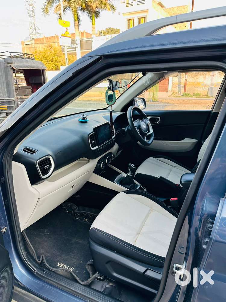 Hyundai Venue Sx (o) Mt 1.5 Diesel, 2022, Diesel