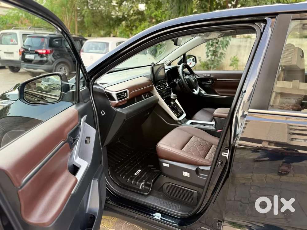 Toyota Innova Hycross 2.0 Zx Hybrid 7 Str, 2025, Petrol