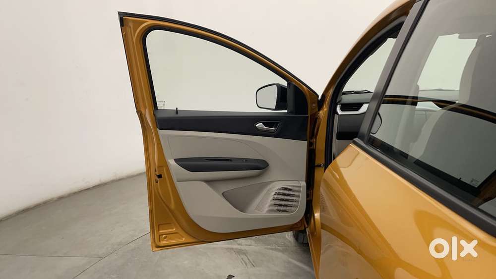 Renault Triber Rxz, 2023, Petrol