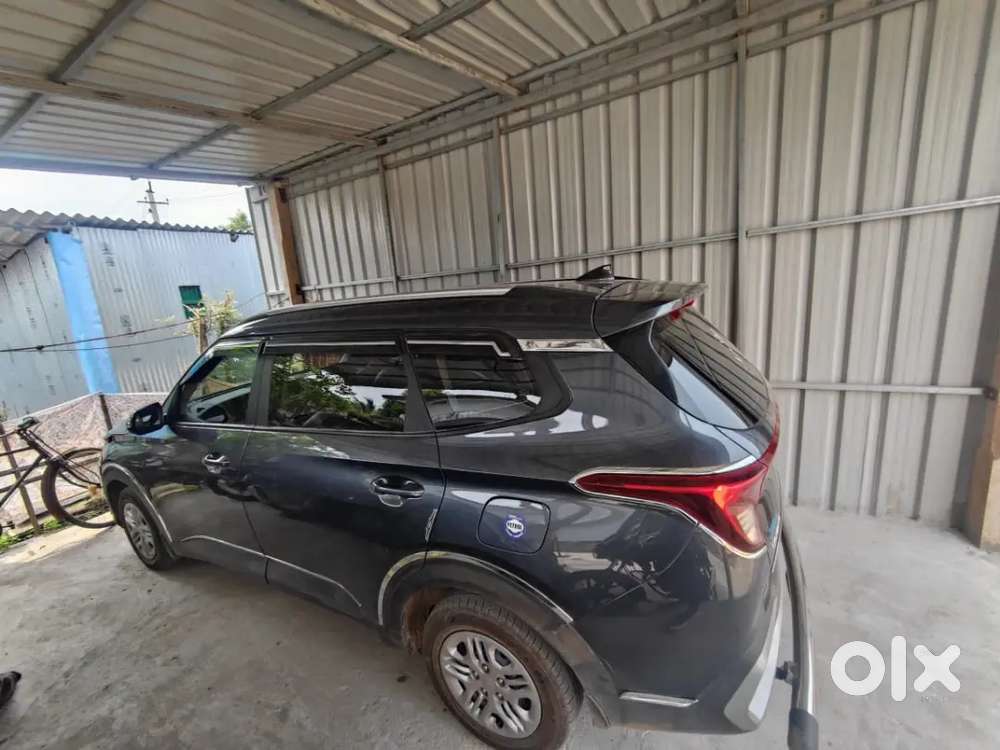 Kia Carens 2024 Petrol Well Maintained