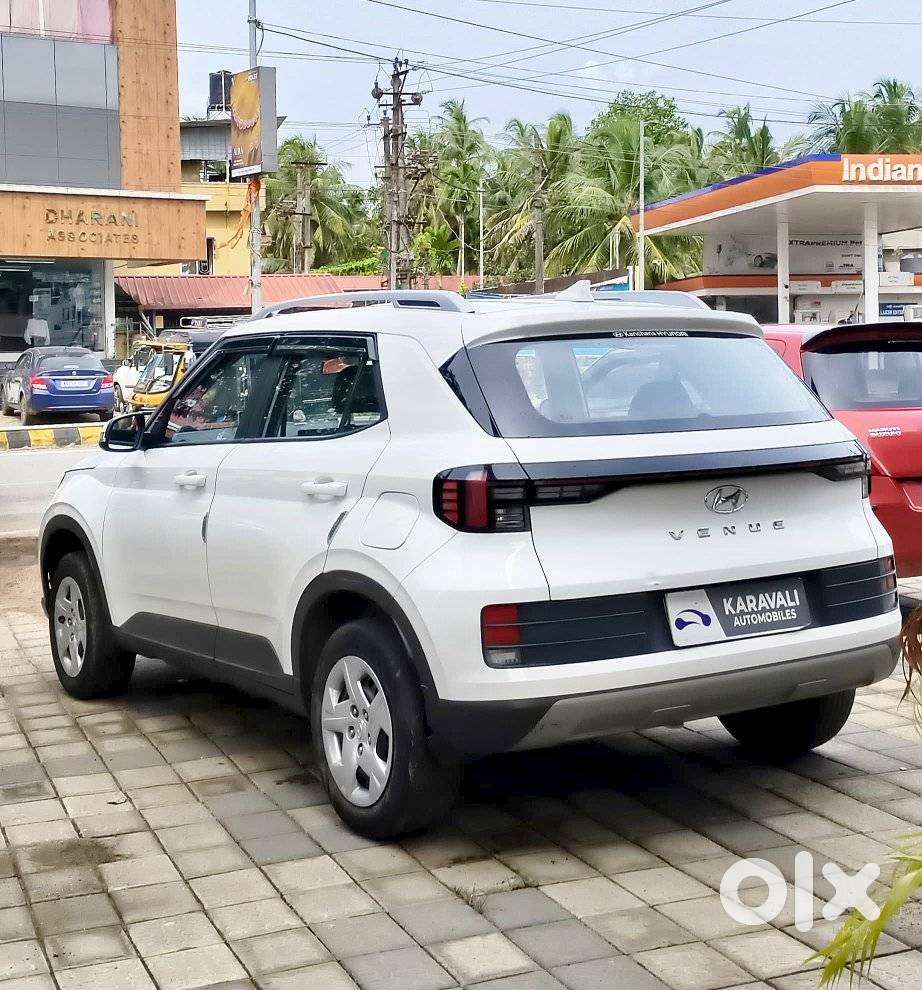 Hyundai Venue 1.2 S (o), 2022, Petrol