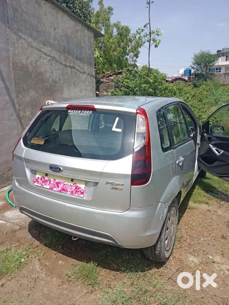 Ford Figo 1.5 Premium Siver 2012