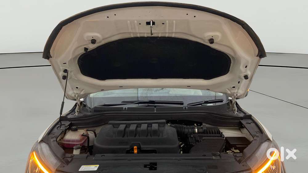 Mahindra Xuv700 2.0 Ax 7 Petrol At Str, 2024, Petrol