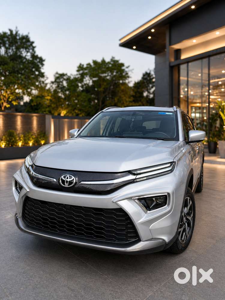 2024 Toyota Hyryder V At Hybrid  Enticing Silver  1st Owner