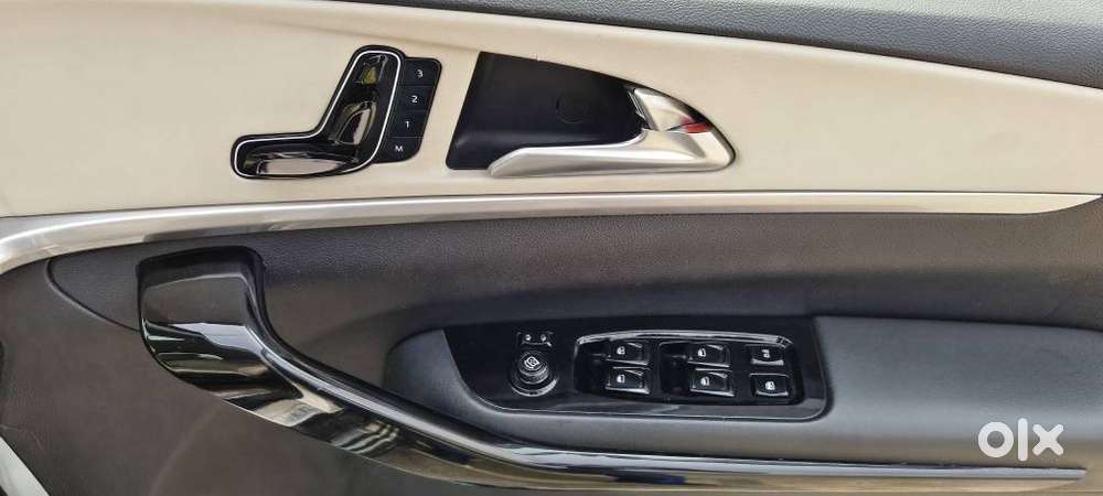 Mahindra Xuv700 Ax7 Luxury Pack Awd, 2024, Diesel