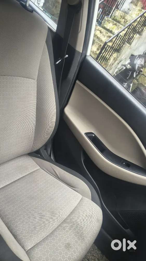 Hyundai Elite I20 2018 Dual Tone Army Person Car