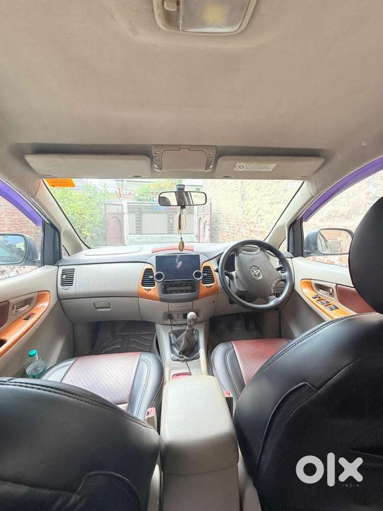 Toyota Innova 2011