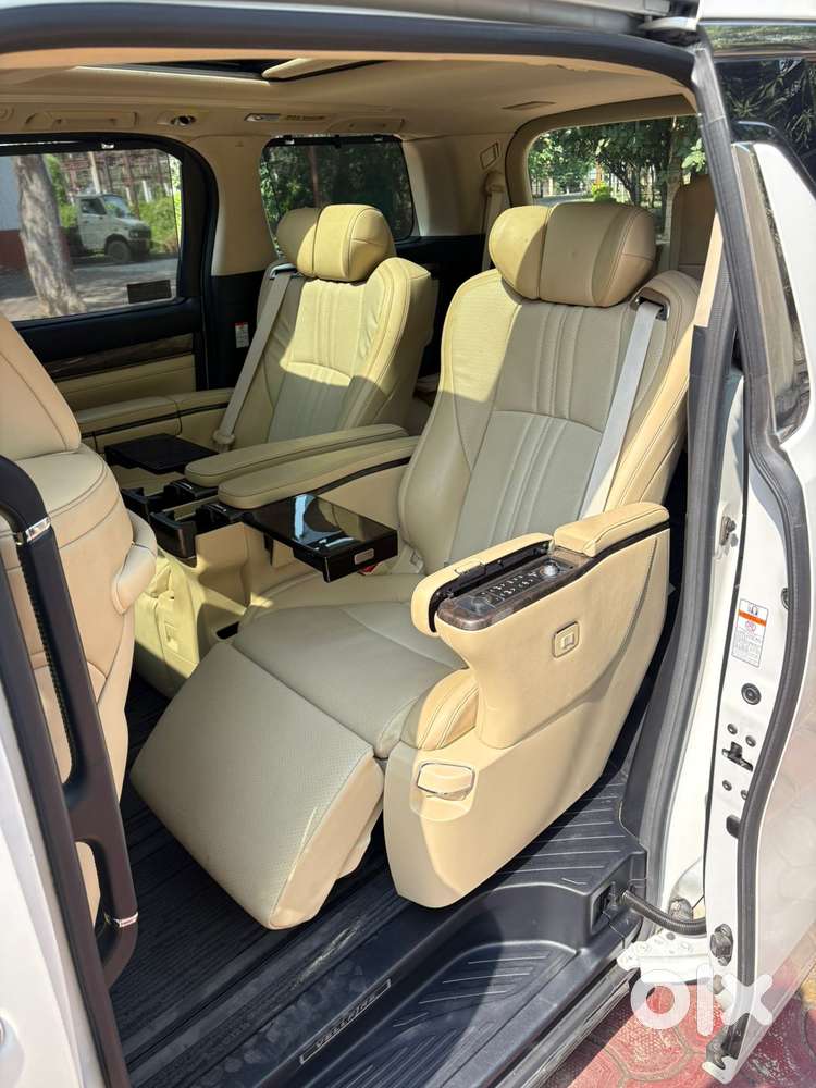 Toyota Vellfire 2.5 Hybrid, 2022, Petrol
