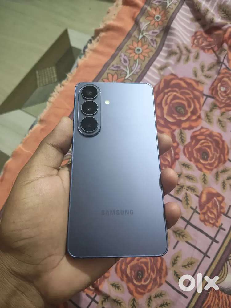Samsung 26, 12gb ram, 256 rom, 1 month old