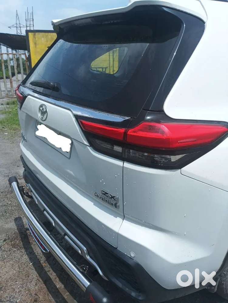 Toyota Innova Hycross 2024 With Mileage