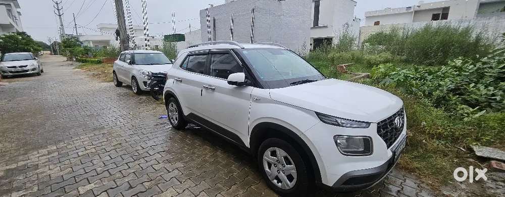 Hyundai Venue 2021 Petrol 62358 Km Driven