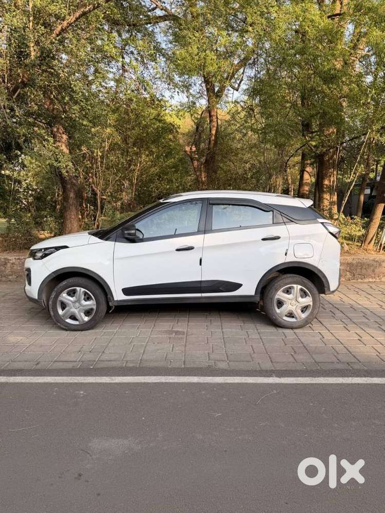 Tata Nexon 1.2 Revotron Xm (s), 2023, Petrol