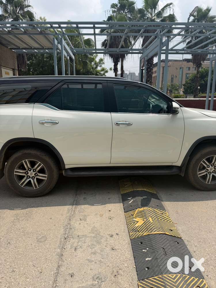 Toyota Fortuner Petrol 2025 Suv