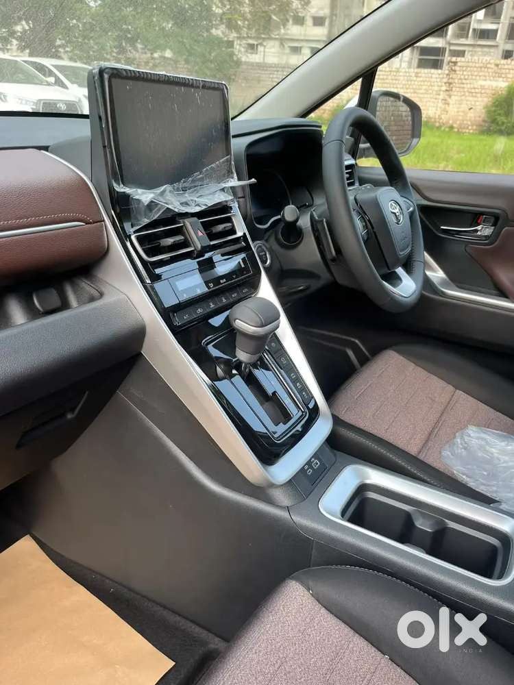 Toyota Innova Hycross 2024 Hybrid Vx