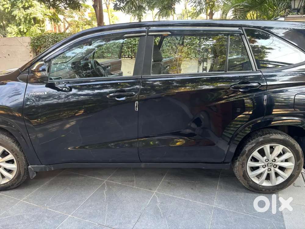 Toyota Innova Hycross 2023 Petrol Well Maintained