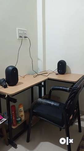 Computer table and chairs for online rent