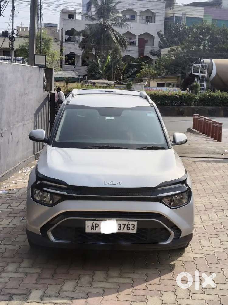 Kia Carens 2024 Petrol Well Maintained