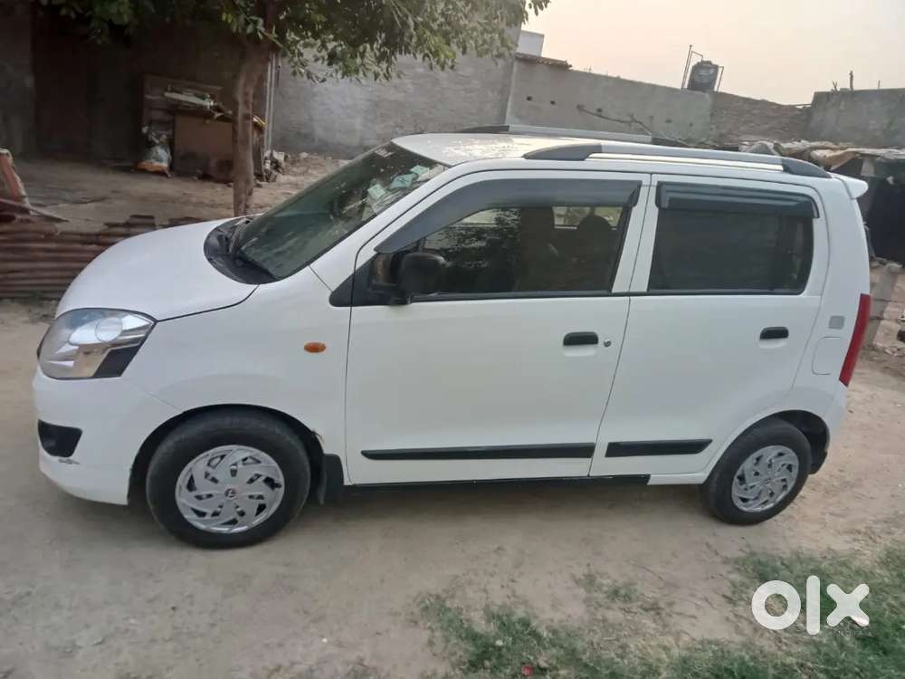 गाड़ी बिल्कुल साफ कंडीशन में है