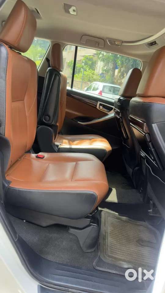 Toyota Innova Crysta 2.8 Zx At 7 Seater, 2016, Diesel