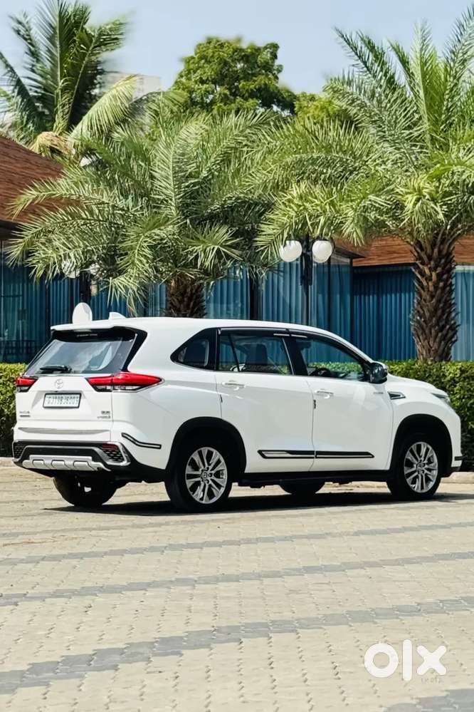Toyota Innova Hycross 2.0 Zx Hybrid 7 Str, 2024, Petrol