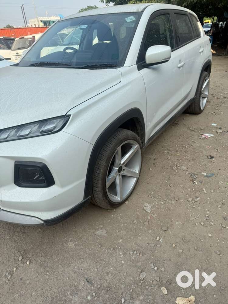 Grand Vitara 2024 Cng & Hybrids Well Maintained With 20 Inch Alloys