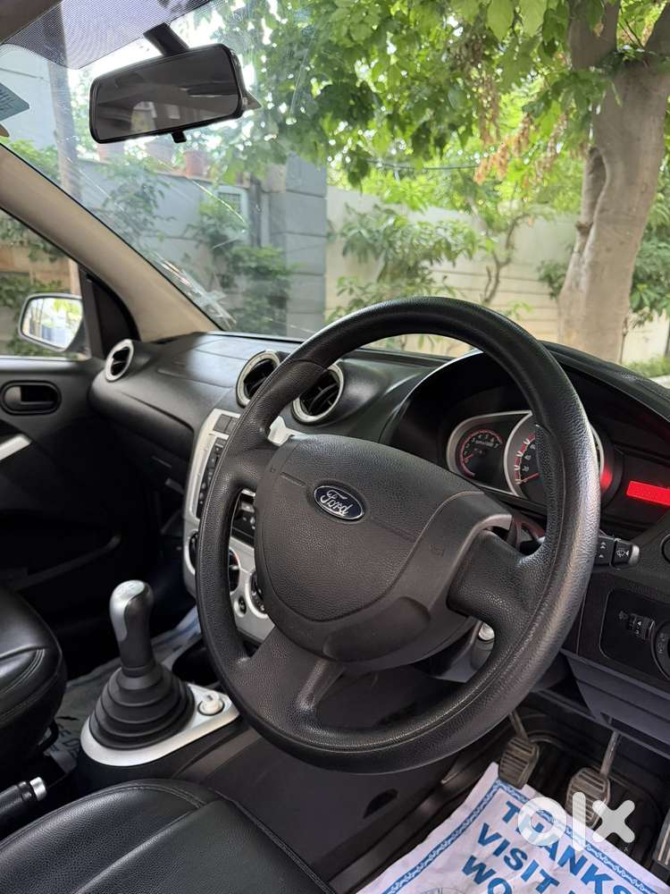 Ford Figo Petrol Titanium, 2011, Petrol