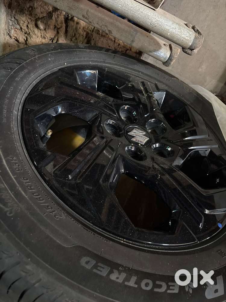 Car alloys of Brezza black with tyre 16 inch