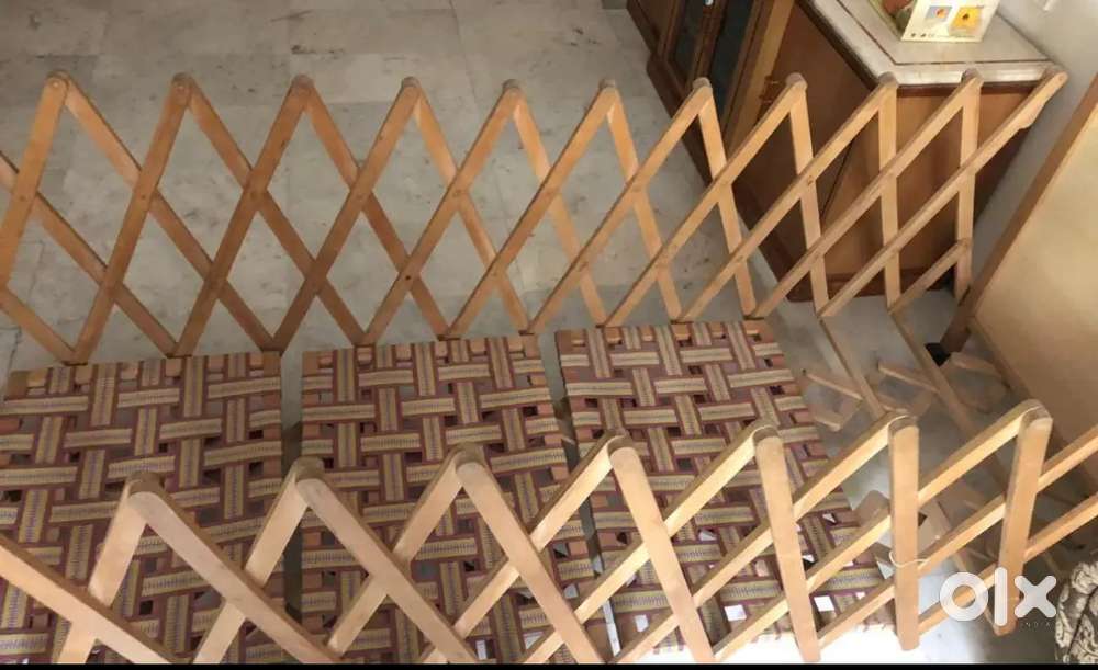 Expandable wooden Cot