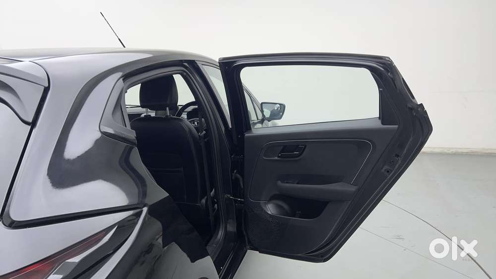 Tata Altroz 1.2 Xza Plus Dark Edition Dct, 2022, Petrol