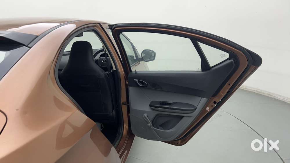 Tata Tigor Xe, 2017, Petrol