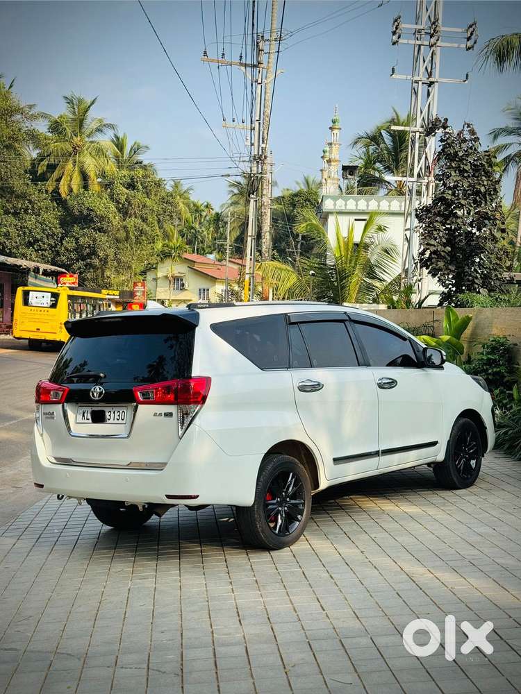 Toyota Innova Crysta 2.8z Automatic, 2016, Diesel