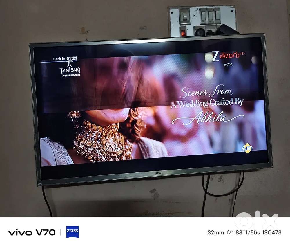 L.g 32 inches t.v small black line started