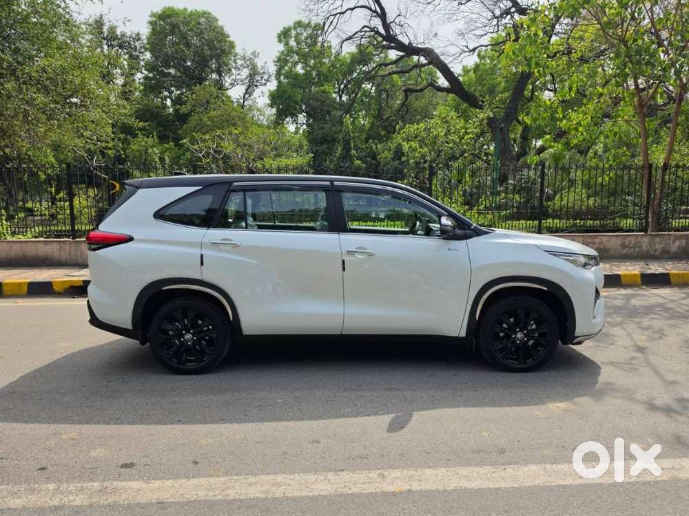 Toyota Innova Hycross 2.0 Zx (o) Hybrid 7 Str, 2025, Petrol