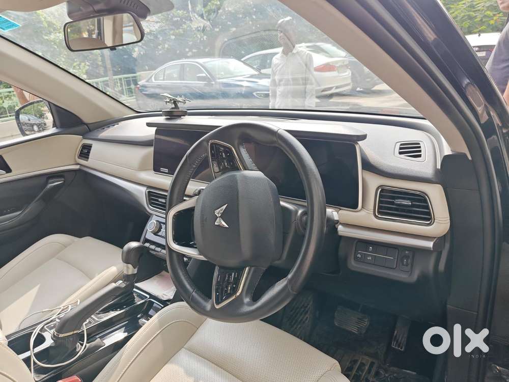 Mahindra Xuv700 2.0 Ax 7 Petrol At Str, 2024, Petrol