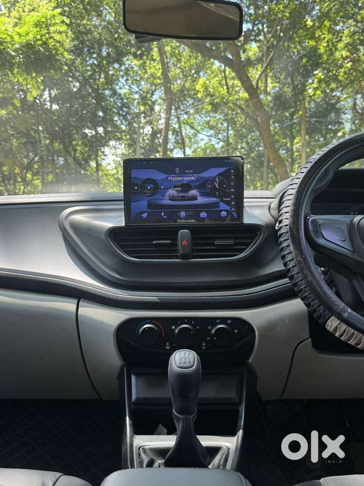 Tata Altroz 1.2 Xe, 2025, Petrol