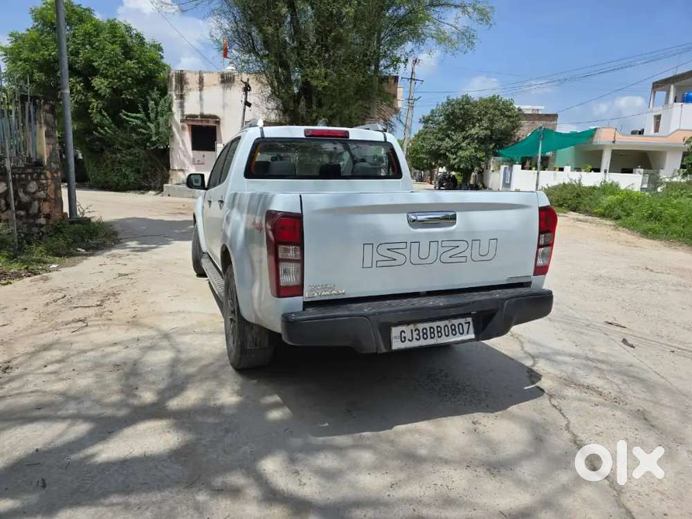 Isuzu V Cross 4×4 , No Time Pass,  Fix Price