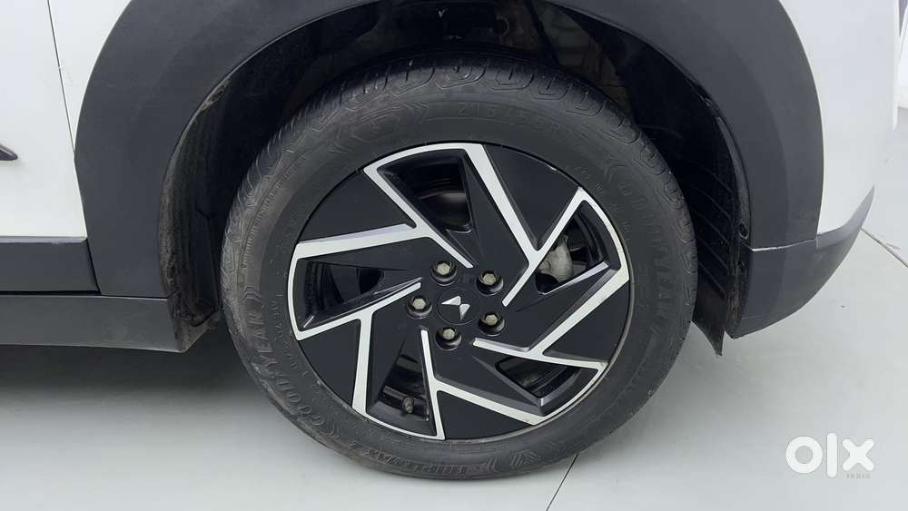Mahindra Xuv 3xo Ax7l Petrol Mt, 2024, Petrol