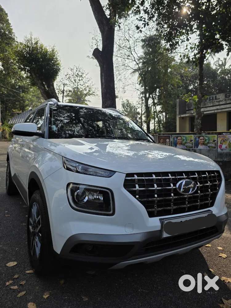 Well Maintained Hyundai Venue 2022 Turbo Petrol Under Company Warranty