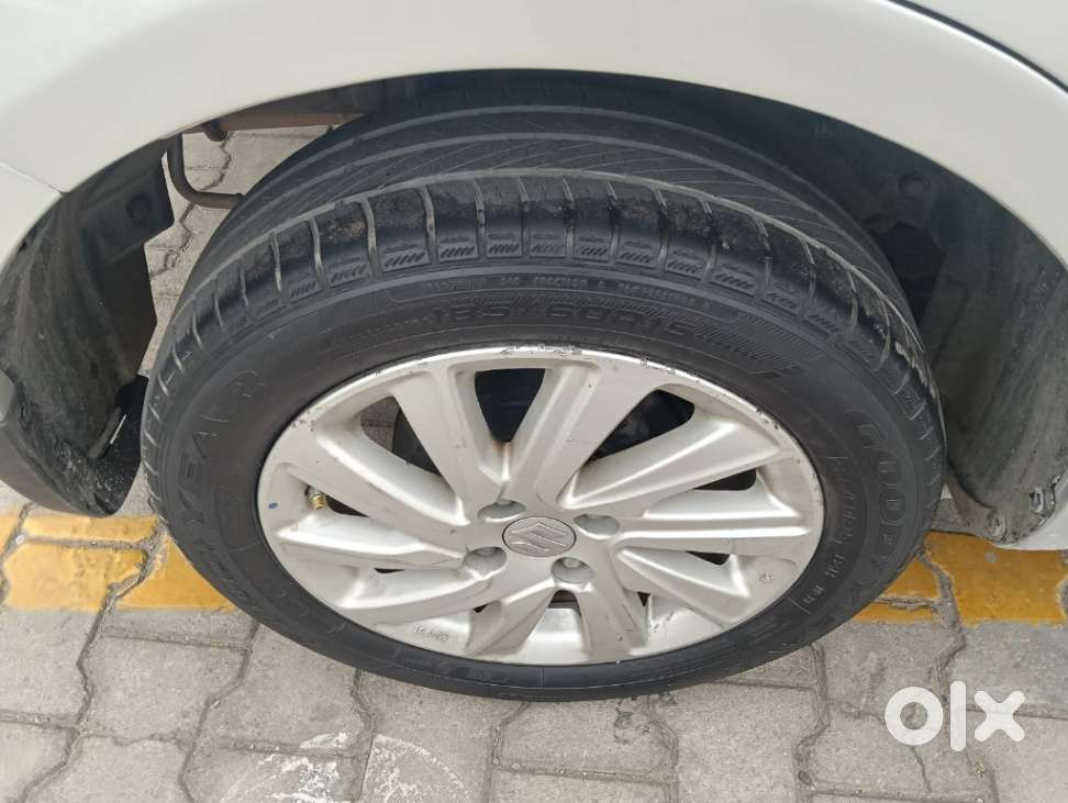 Maruti Suzuki Swift Dzire Zxi + Mt, 2015, Petrol