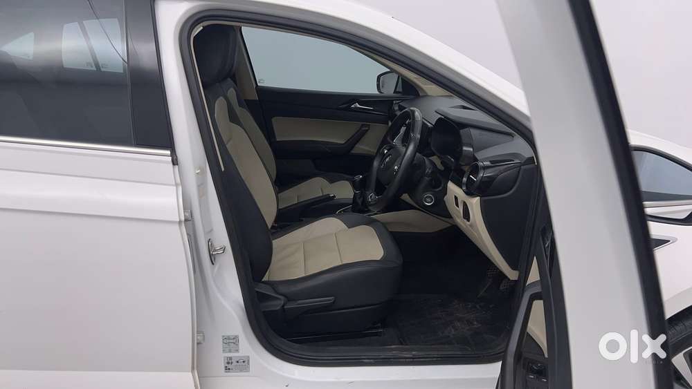 Skoda Slavia Style 1.0l Tsi Mt, 2022, Petrol