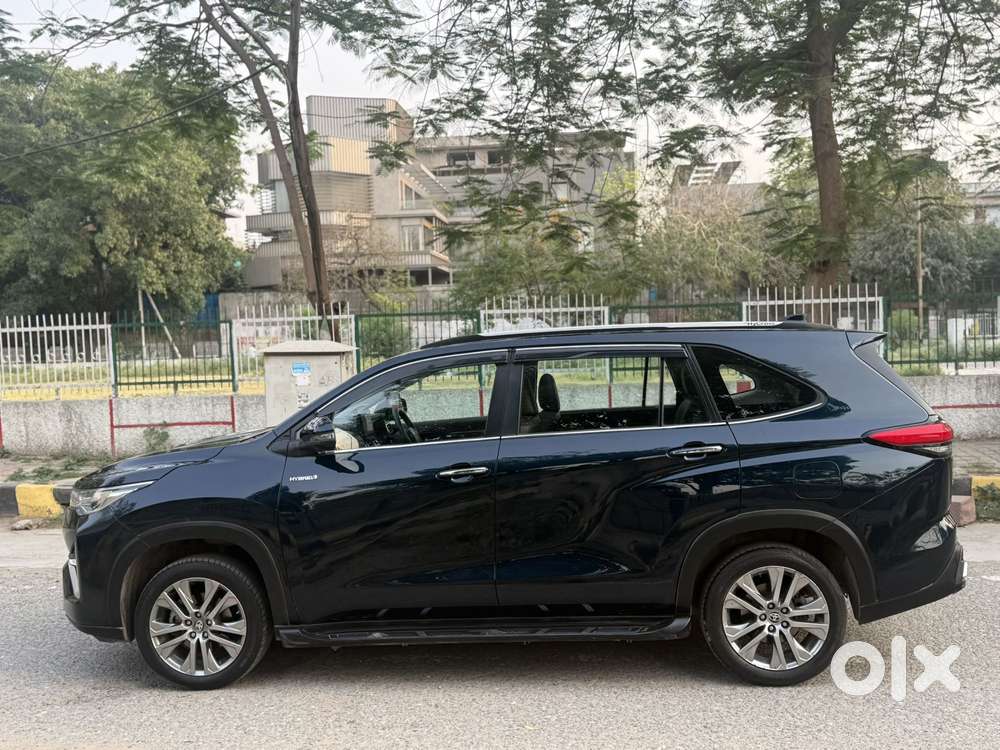 Toyota Innova Hycross 2.0 Zx Hybrid 7 Str, 2023, Petrol